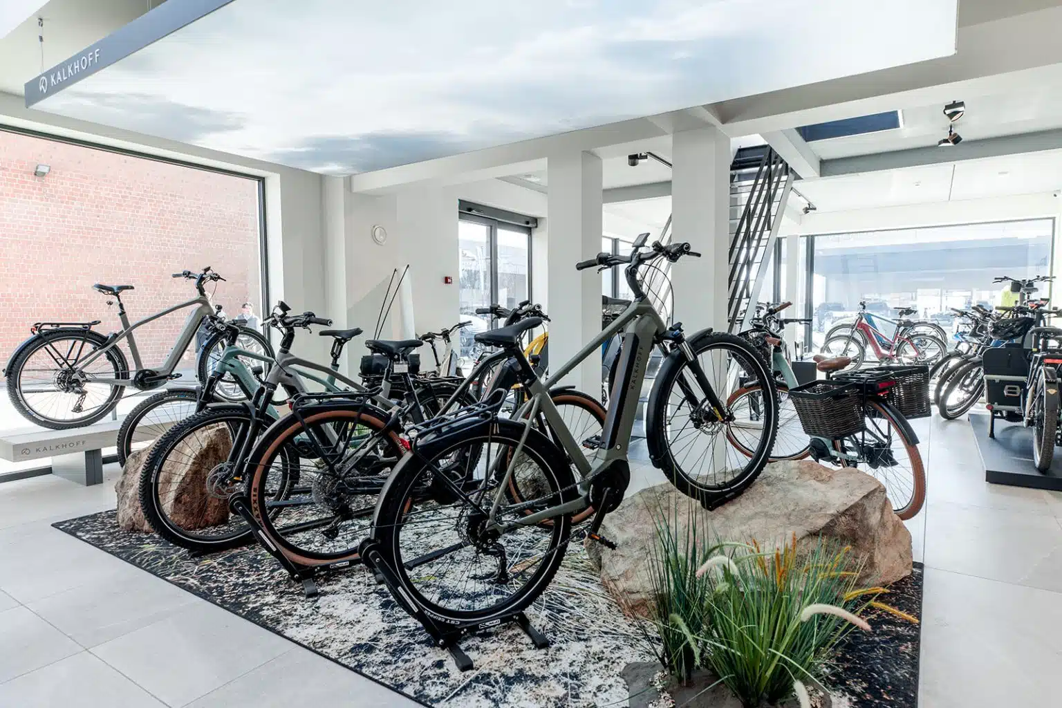 Kalkhoff e-bikes op display in showroom Asse